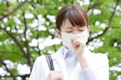 花粉症は耳鼻科と眼科どっちを受診するべき？症状別の診療科の選び方を解説のアイキャッチ画像