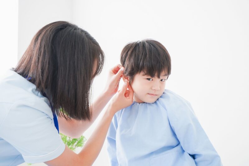 プールへ入るのを避けるべき中耳炎の症状