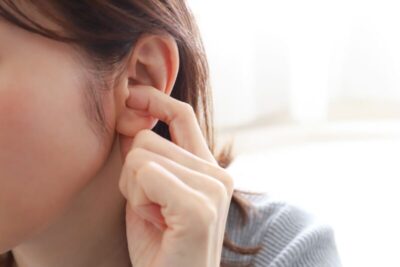 中耳炎と外耳炎の違いを徹底比較｜原因・症状・治療法までわかりやすく解説のアイキャッチ画像